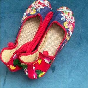 Vintage Floral Embroidered Women's Shoes